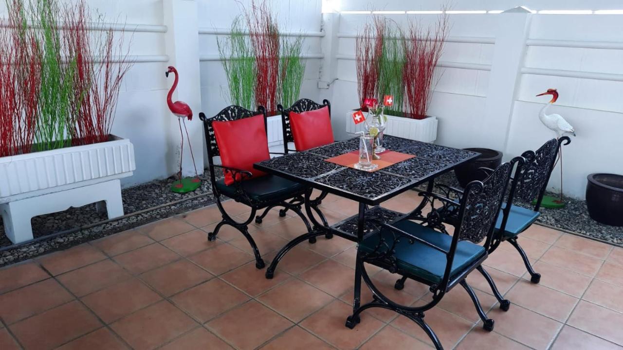 Swiss Food Restaurant And Room For Rent Pattaya Buitenkant foto