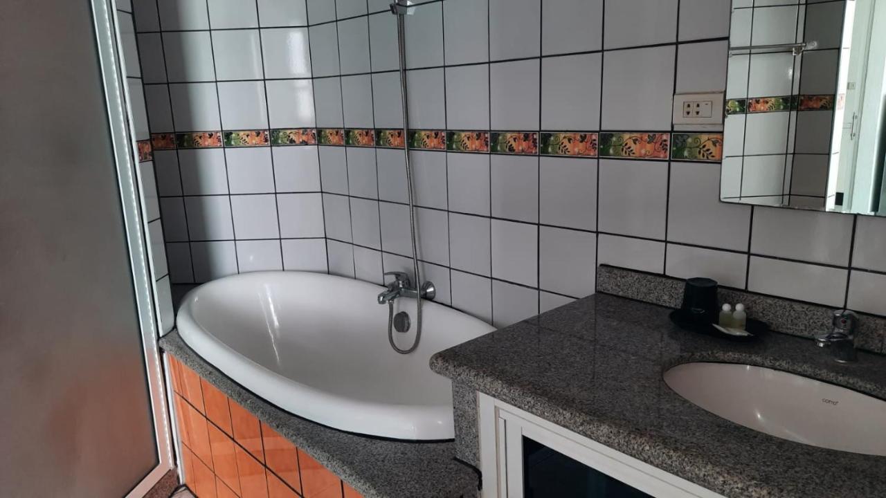 Swiss Food Restaurant And Room For Rent Pattaya Buitenkant foto